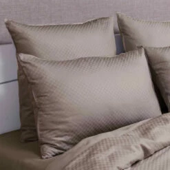 Taie D'Oreiller - Collection DAMIER - FIN DE SÉRIE 100% Satin De Coton 120 Fils/cm² 10 Taie D'Oreiller - Collection DAMIER - FIN DE SÉRIE 100% Satin De Coton 120 Fils/cm² -feuille Soldes Boutique taie d oreiller jacquard damier luxe 2